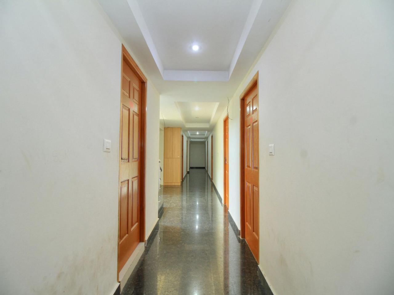 Oyo 15948 Hotel Srees Tiruchirappalli Exterior foto